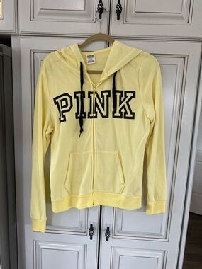 PINK Victoria's Secret Pale Yellow Sweatshirt with Black Logo Tag